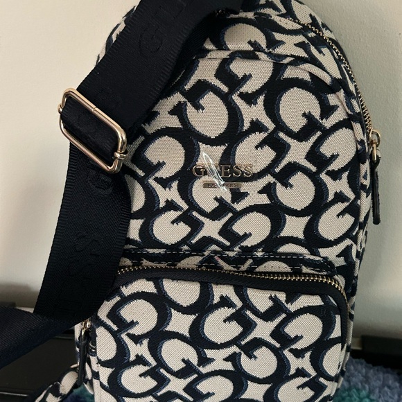 Gorgeous, Guess mini backpack in Oak Park Travel❤️ - Picture 2 of 6